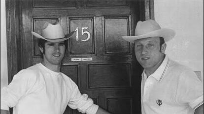 Gerd Müller y Uwe Seeler, a la puerta de su habitación de hotel.