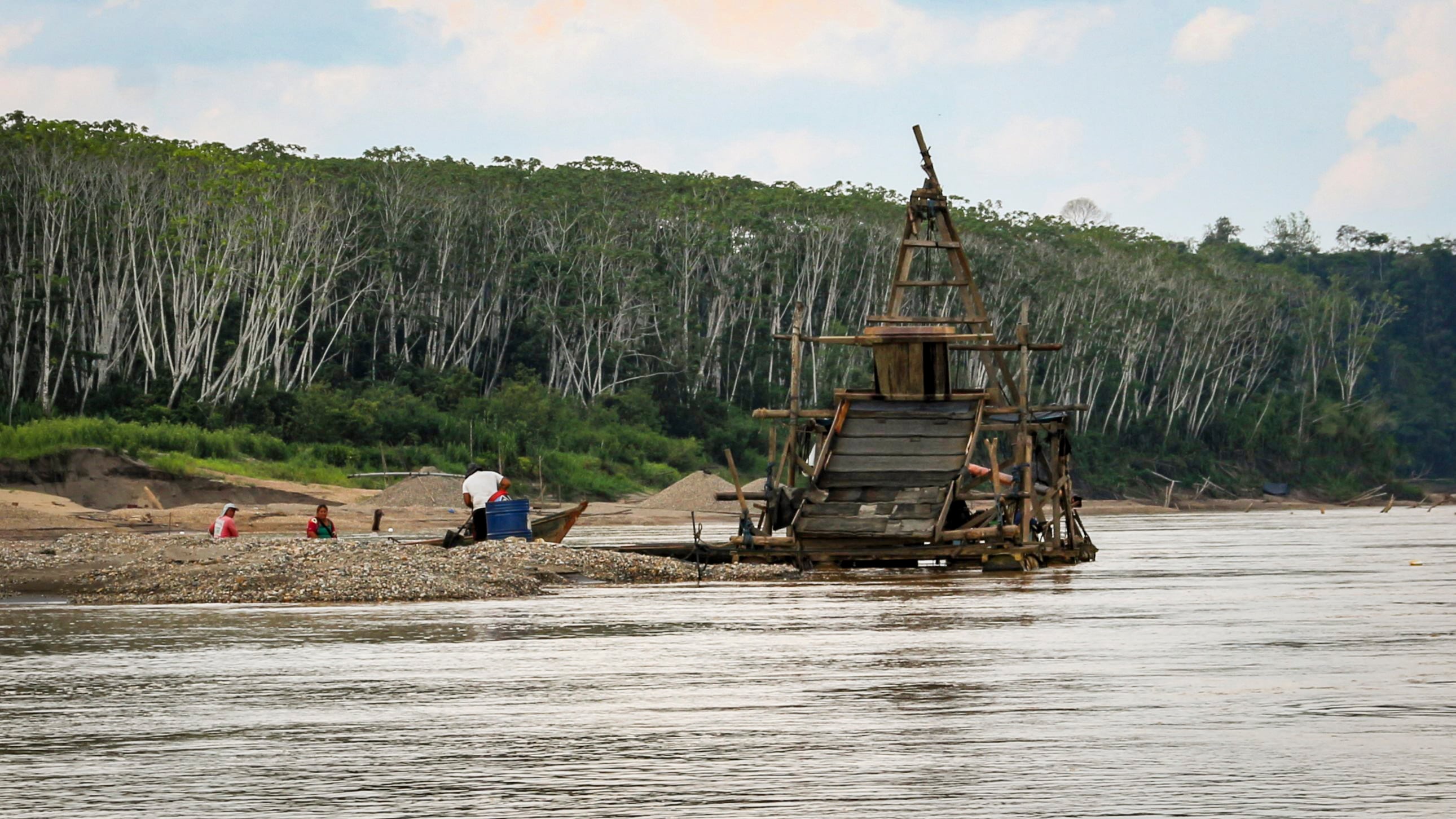 Así crea la minería de oro a pequeña escala “grandes zonas de sacrificio por mercurio” en América Latina