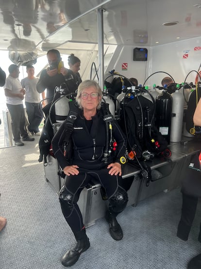 Sania Jelic, preparada para bucear en las islas Galápagos (Ecuador), en el barco 'Galaxy Diver'.