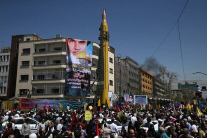 A Guarda Revolucionária mostra um míssil balístico em manifestação a favor da Palestina, em junho de 2017.