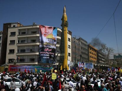 A Guarda Revolucionária mostra um míssil balístico em manifestação a favor da Palestina, em junho de 2017.