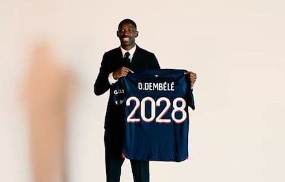 Ousmane Dembélé durante su presentación con el PSG este verano.