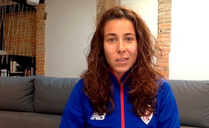 Ainhoa Tirapu, capitana del Athletic, este miércoles en rueda de prensa virtual desde su casa.