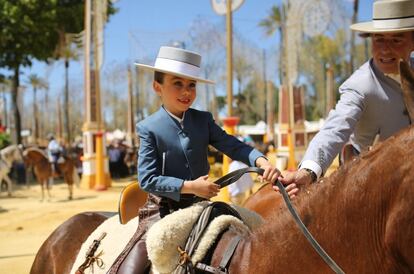 Se ha creado un premio para Jinetes Jóvenes de hasta 16 años, que se une a los otros galardones habituales, en el que se distinguirá a niños que participen en el Paseo de Caballos.