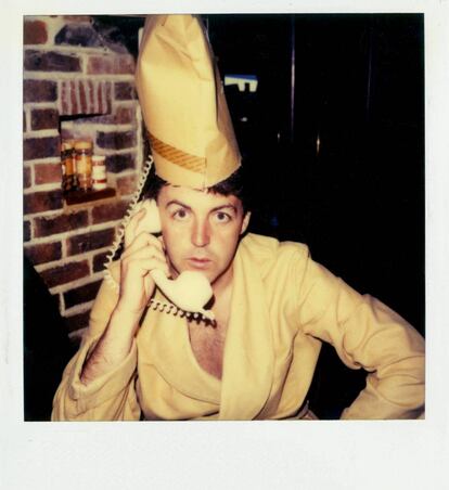 Paul McCartney, retratado por Linda McCartney en una imagen del libro 'The Polaroid Diaries'.