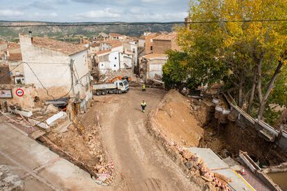 Tareas de reparación y limpieza tras el impacto de la dana en Letur (Albacete).