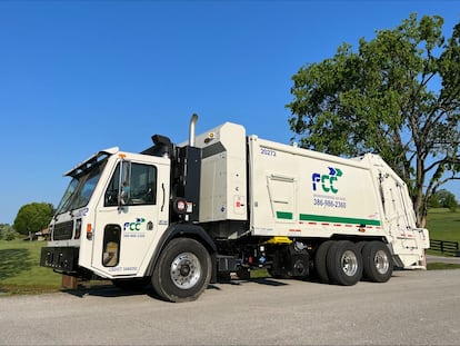 Camión de recogida de residuos de FCC Enviromental Services en Florida (EE UU)