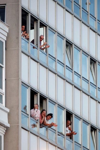 Aplausos a sanitarios en A Coruña.