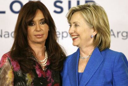 Cristina Kirchner junto a Hillary Clinton, tras una reunión en la Casa Rosada el pasado mes de marzo.