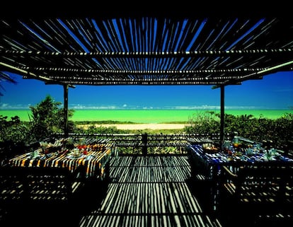 Desayuno frente al mar en la Pousada Estrela d'Agua, en Trancoso (Bahía, Brasil).