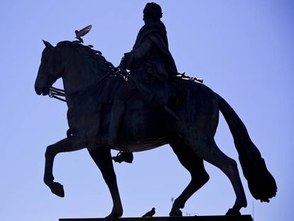 Carlos III estatua ecuestre en la Puerta del Sol.