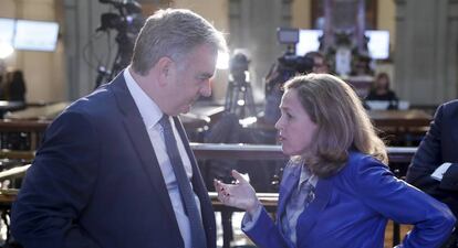 Javier Hernani, consejero delegado de BME, y Nadia Calviño, vicepresidenta de Asuntos Económicos.