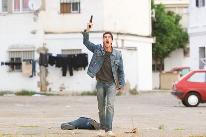 Mario Casas en un fotograma de 'Grupo 7'.