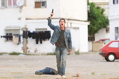 Mario Casas en un fotograma de &#039;Grupo 7&#039;.