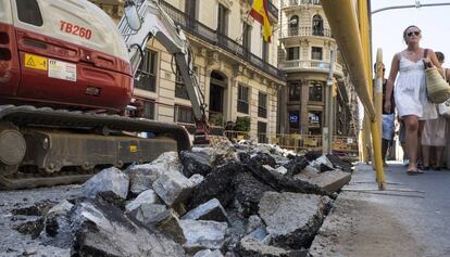 Obras en Via Laietana a la altura de la Jefatura Superior de Policía.