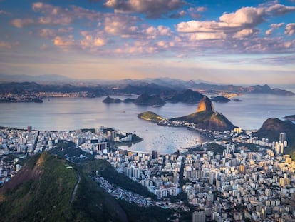 Vista de Río de Janeiro desde la cima del Morro do Corcovado. 