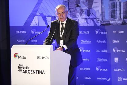 Antonio Caño, director de El País, da la bienvenida al foro 'Invertir en Argentina'.