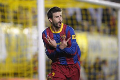 Piqué festeja su gol al Villarreal en El Madrigal.