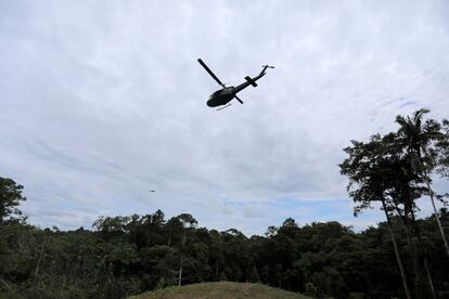 Imagen de archivo de un helicóptero militar colombiano en una zona rural del país. La imagen fue tomada en febrero de este año.