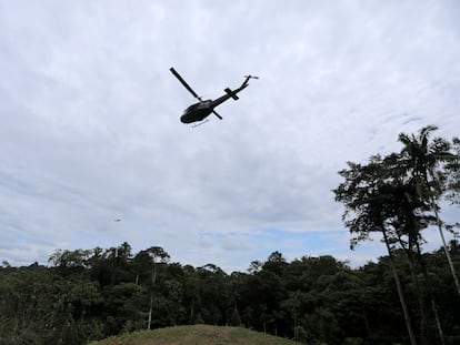 Imagen de archivo de un helicóptero militar colombiano en una zona rural del país. La imagen fue tomada en febrero de este año.