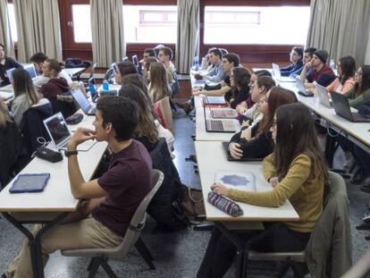 Estudiantes de la facultad de Derecho en la Universidad de Valencia.