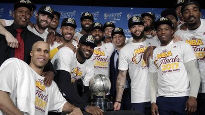 Os Cavaliers posam como campeões da Conferência Leste