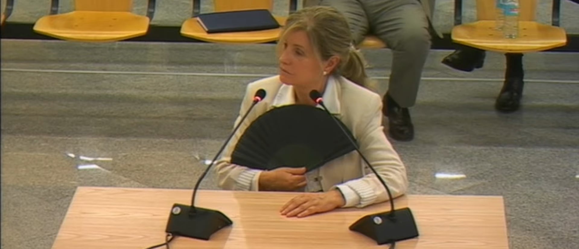 Rosalía Iglesias, con un abanico, durante su declaración de este lunes en la Audiencia Nacional por el juicio de Kitchen.