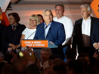 El primer ministro húngaro, Viktor Orban, valorando los resultados electorales de su partido el pasado domingo. 

Associated Press / LaPresse
Only italy and Spain