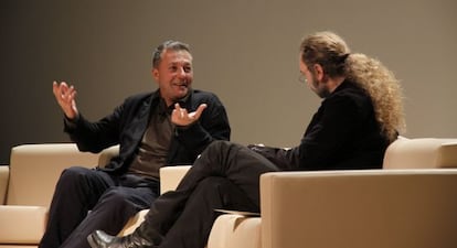 Vicent Todol&iacute; y Jos&eacute; Luis Cueto, en la Facultad de Bellas Artes