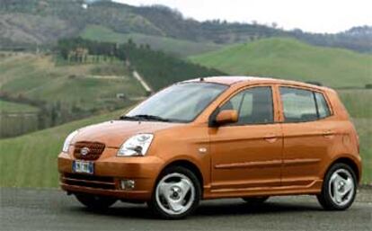 La línea del Picanto, a medio camino entre los coches urbanos clásicos (Ford Ka, VW Lupo) y los monovolúmenes (Hyundai Atos, Opel Agila), aporta una estampa original y favorece el espacio interior sin penalizar la imagen.