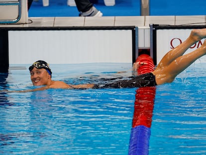 Mireia Belmonte sonríe tras clasificarse para la final de 400 estilos.