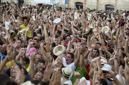 La poblaci&oacute;n de Ciutadella (alrededor de 30.000 habitantes) se triplica durante las fiestas.