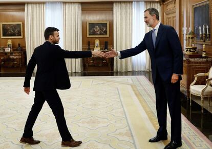 El rey Felipe VI recibe en audiencia al portavoz de En Comú Podem en el Congreso, Jaume Asens, que es el cuarto representante de Podemos y sus confluencias que se reúne con Felipe VI después de que este lunes pasaran por Zarzuela Alberto Garzón (IU), Juantxo López de Uralde (Equo) y Yolanda Díaz (Galicia en Común).