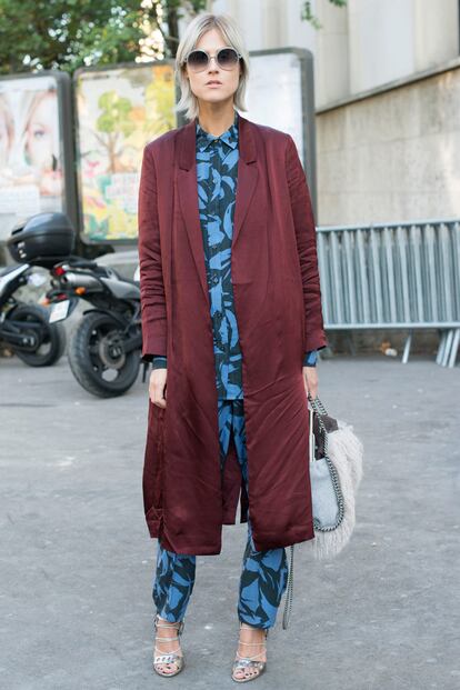Los looks de la bloguera Linda Tol no serían los mismos sin sus prendas de Ganni. Durante la pasada edición de la Semana de la Moda parisina la pudimos ver con este conjunto estampado.