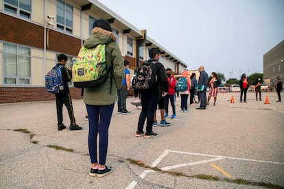 Alumnos de un instituto de Scarborough, Ontario, en septiembre de 2020.