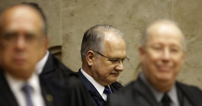 Magistrado Luiz Fachin (centro) e colegas do STF.