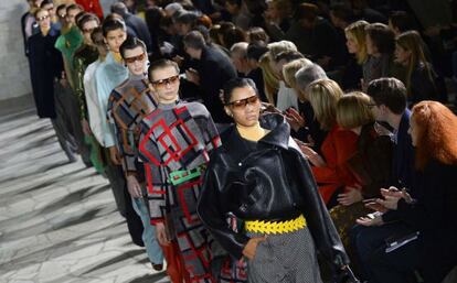 Desfile de Loewe en París.