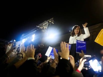 Cristina Kirchner el 10 de mayo pasado, durante la presentación de su libro autobiográfico en la Feria del Libro de Buenos Aires.