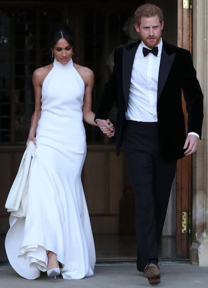 Meghan e Harry deixam Windsor para ir à recepção noturna de seu casamento em Frogmore House.