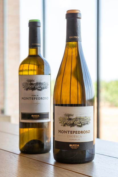 Finca Montepedroso Verdejo y Montepedroso Enoteca, las dos variedades basadas en la uva verdejo de la bodega.