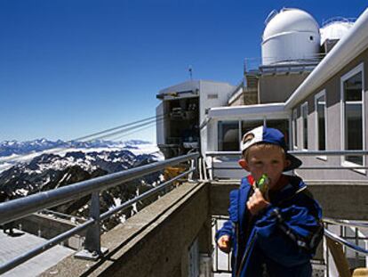 Alrededor del observatorio del Pic du Midi se extienden 600 metros cuadrados de terrazas (a una altura de 2.877 metros) que brindan impresionantes panorámicas.