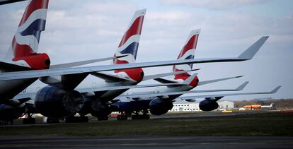 Aviones de British Airways estacionados en el aeropuerto británico de Bournemouth.