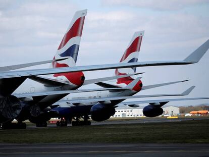 Aviones de British Airways estacionados en el aeropuerto británico de Bournemouth.