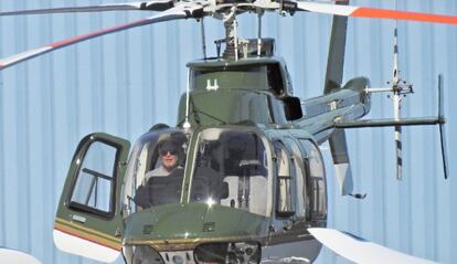 Harrison Ford en su helic&oacute;ptero en el aeropuerto de Santa M&oacute;nica, California, el pasado mes de abril.