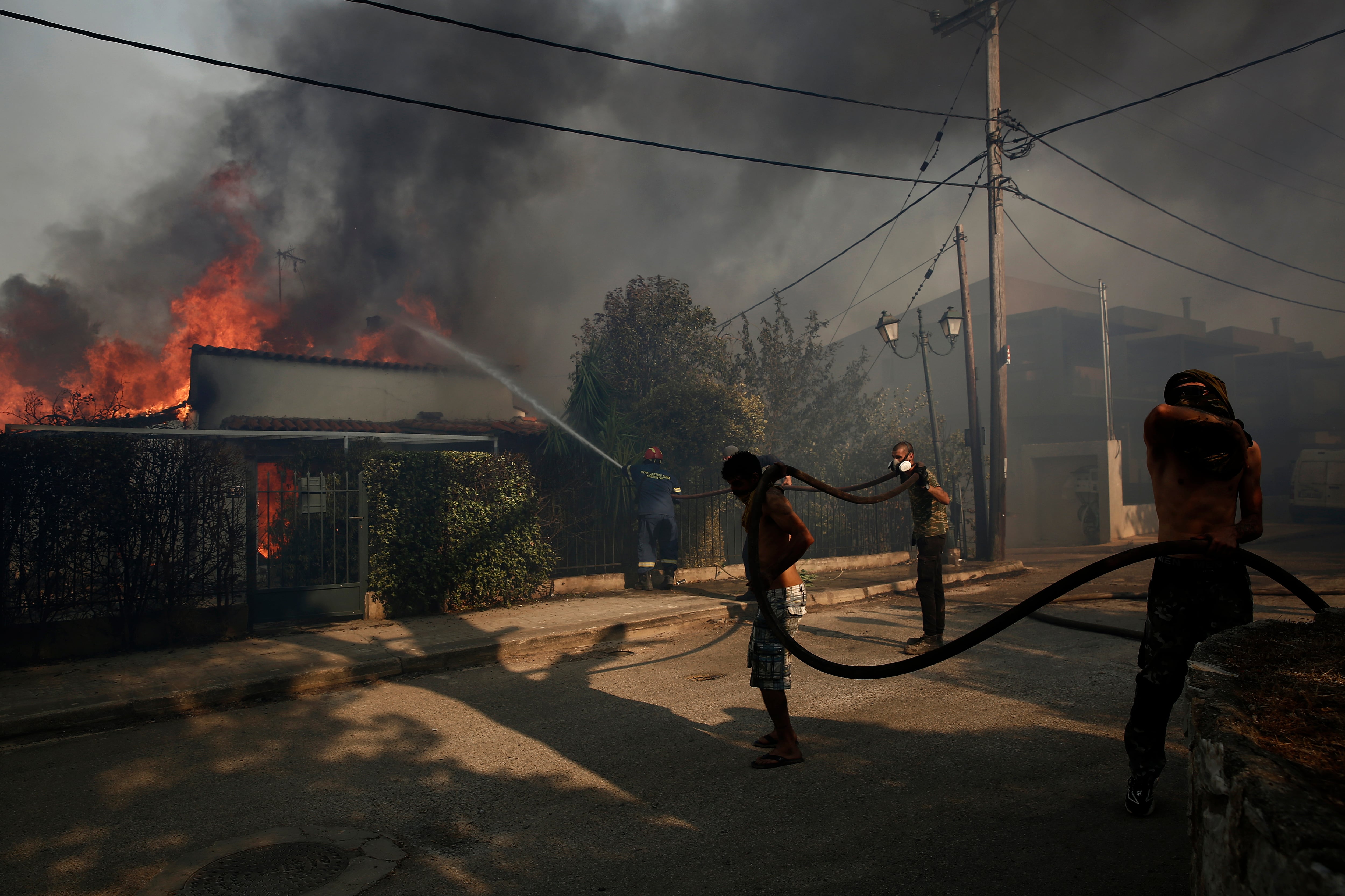 Grecia lucha contra una decena de incendios en plena de ola de calor