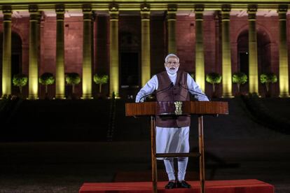 Narendra Modi se dirige a los medios este sábado en Nueva Delhi.