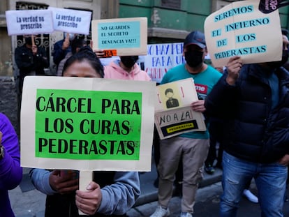 Protestas en las calles de Bolivia de este mayo tras la publicación de los casos de pederastia cometidos por el sacerdote español Alfonso Pedrajas.