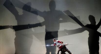 Un momento del pase gráfico de la producción del Ballet de la Generalitat de Don Quijote con coreografía de Paolo Mohovich, música de Ludwig Minkus y dramaturgia de Ximo Flores.