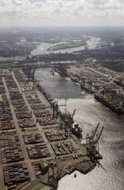 Imagen de una zona de contenedores en el puerto de Hamburgo.