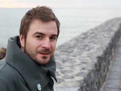 Eñaut Elorrieta, cantante del grupo Ken Zazpi, posa en Getaria.